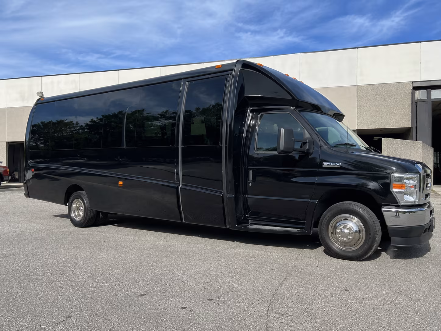 minibus rentals for smaller orem prom groups and canyon venue trips